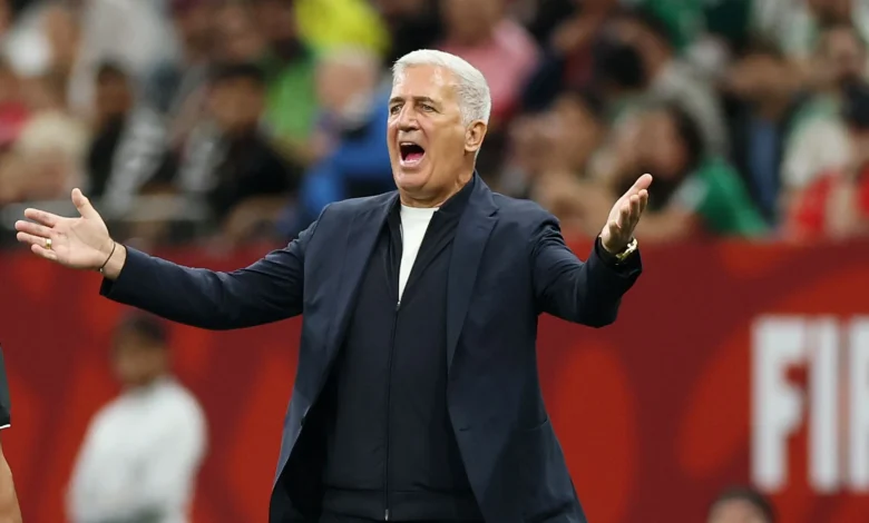 جماهير الجزائر تُفاجئ بيتكوفيتش بتصرف غاضب - فيديو