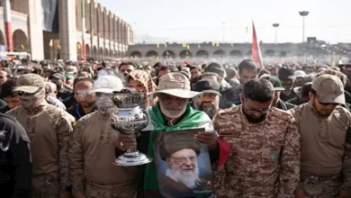 حشود كبيرة تشيع جثمان خامنئي في شوارع طهران بالصور