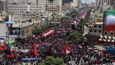 حشود كبيرة في مشهد تحضيرًا لدفن خامنئي بعد وفاته 2 حشود كبيرة في مشهد تحضيرًا لدفن خامنئي بعد وفاته