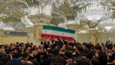 حشود مليونية في النجف الأشرف لتوديع علي خامنئي - صور