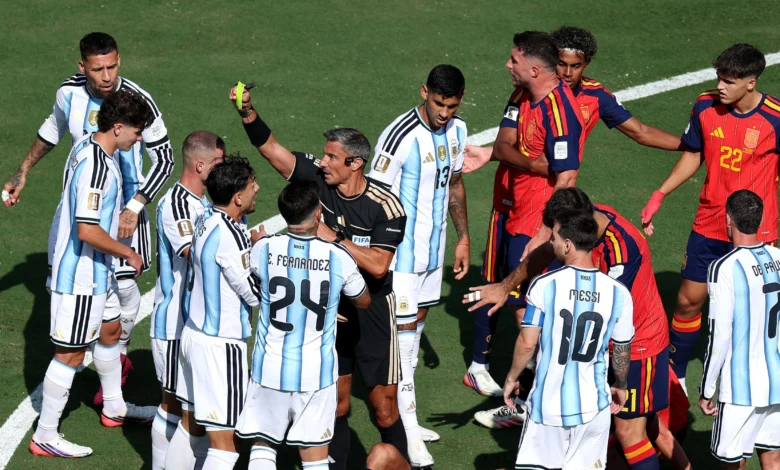حكم إسباني سابق: تدخل نجم الأرجنتين لم يكن يستدعي الطرد 1 حكم إسباني سابق: تدخل نجم الأرجنتين لم يكن يستدعي الطرد