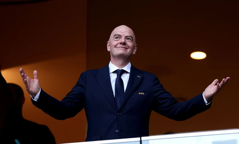 "خطة التمرد العالمي: UEFA تسعى للإطاحة بإنفانتينو من رئاسة الفيفا"
