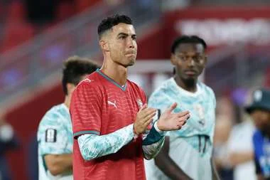 دموع المجد: كريستيانو يحتفل بقميص الراحل باسم جوتا بعد انتصار على كرواتيا 1 دموع المجد: كريستيانو يحتفل بقميص الراحل باسم جوتا بعد انتصار على كرواتيا