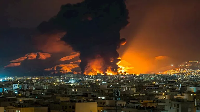 دوي انفجارات يُسمع في دبي بالإمارات العربية المتحدة 1 دوي انفجارات يُسمع في دبي بالإمارات العربية المتحدة