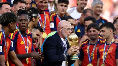 دي لا فوينتي يحتفل بكأس العالم في مقر صحيفة إسبانية 3 دي لا فوينتي يحتفل بكأس العالم في مقر صحيفة إسبانية