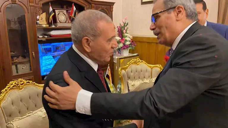 رئيس مجلس القضاء الأعلى يهنئ رئيس استئناف القاهرة بمناسبة توليه المنصب الجديد