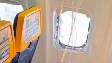 راكب ينجو بعد تحطم نافذة طائرة خلال رحلة من اليونان إلى ألمانيا 3 راكب ينجو بعد تحطم نافذة طائرة خلال رحلة من اليونان إلى ألمانيا