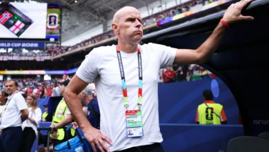 "ردة فعل قوية.. مدرب النرويج يتعرض للإصابة على يد مساعده بعد هدف بيلينجهام!"