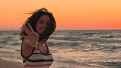 رنا رئيس تشارك صور رومانسية مع زوجها على شاطئ البحر في أحدث ظهور