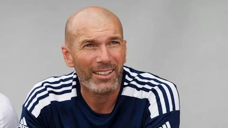 زيدان يتولى تدريب منتخب فرنسا رسميًا
