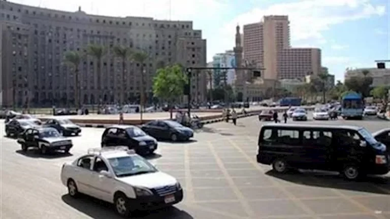 سيولة مرورية في شوارع القاهرة والجيزة وفقاً للنشرة المرورية الجديدة