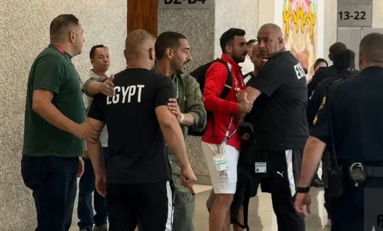 شاهد: مشادة حادة بين إبراهيم حسن وأفراد أمن فندق "الفراعنة"
