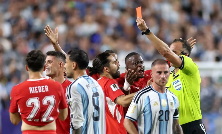 شوبير: طرد لاعب سويسرا يثير استياء تجاه ميسي وكرة القدم!