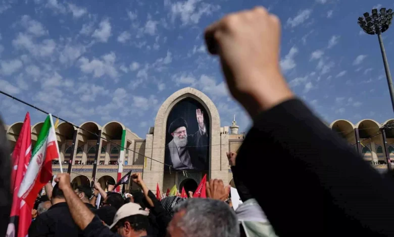 صراع السلطة وانقسام داخل النظام الإيراني بعد جنازة خامنئي