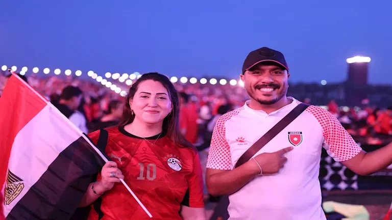 صور توثق دعم الجماهير المصرية للفراعنة في الفان زون خلال مباراة أستراليا