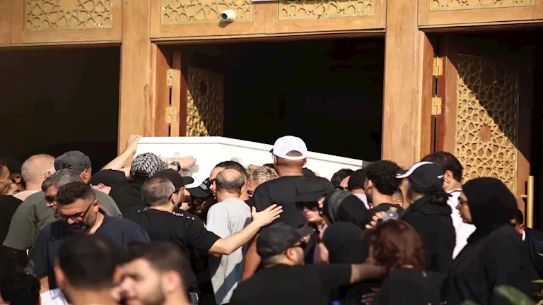 صور جنازة والد تامر حسني بحضور هنا الزاهد وعمرو مصطفى وعصام السقا