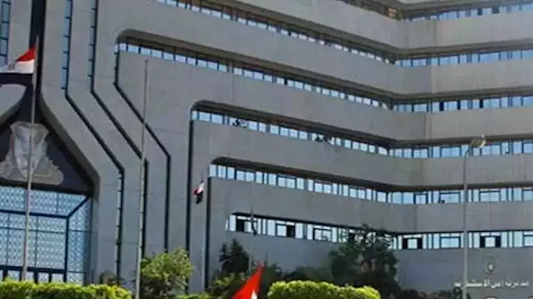 ضبط سائق وصديقته بتهمة القيام بأفعال خادشة داخل سيارة في الإسكندرية