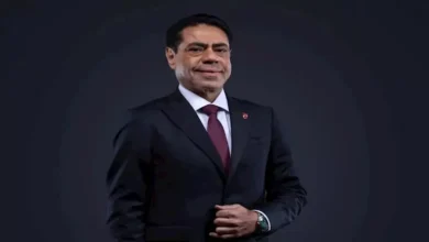 طارق قنديل يعلن وفاة والدته ويحدد موعد صلاة الجنازة