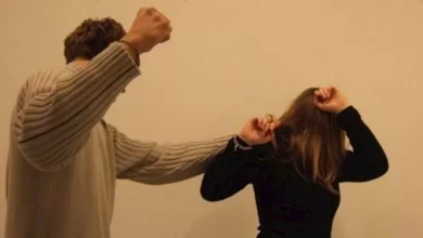 "طلاق غيابي بعد 40 سنة زواج: سيدة تواجه العنف والديون من أجل أبنائها"