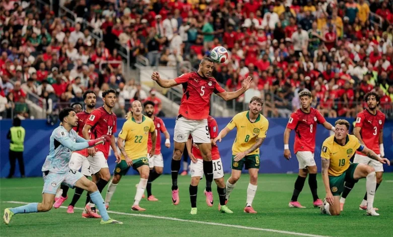 عامل توصيل يبرز في احتفالات تأهل مصر إلى ثمن نهائي المونديال (فيديو)