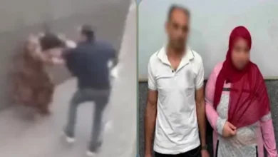 عامل يطعن زوجته في وسط الشارع بالدقهلية بعد مغادرتها المنزل لصديقتها
