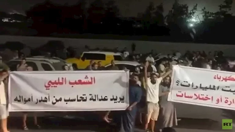 عصيان مدني في طرابلس بمشاركة مجموعات شبابية - صور