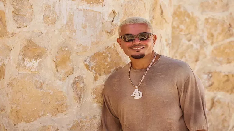 عمرو دياب يتصدر التريند بعد نصف ساعة من طرح كليب "لولا البنات"