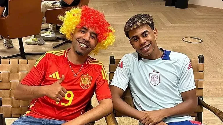 غياب والد لامين يامال عن كأس العالم رغم وجود والدته وشقيقه 1 غياب والد لامين يامال عن كأس العالم رغم وجود والدته وشقيقه
