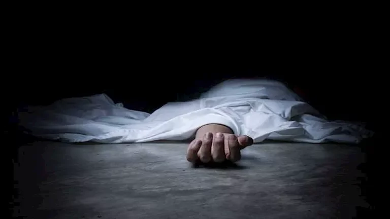 فتاة قعيدة تلازم جثمان شقيقها 12 ساعة في الرحاب بعد وفاته