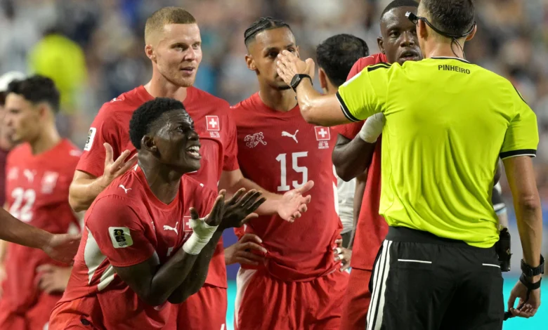 فيديو: حوادث تحكيم مثيرة في المونديال.. جدل جديد يدعم الأرجنتين! 1 فيديو: حوادث تحكيم مثيرة في المونديال.. جدل جديد يدعم الأرجنتين!