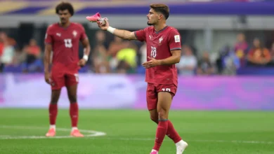 فيديو: صراع مثير.. تدخل قوي يُمزق حذاء نجم البرتغال في مواجهة إسبانيا