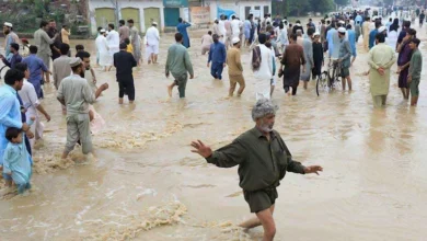 فيضانات تجتاح قرى شرق باكستان وتدفع السكان لمغادرة منازلهم