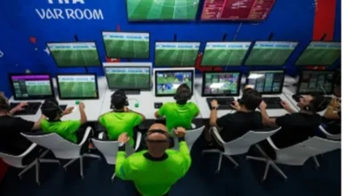 قبل انطلاق مباراة المغرب وفرنسا.. "الفيفا" يطبق إجراءً تقنيًا جديدًا على نظام "الفار"