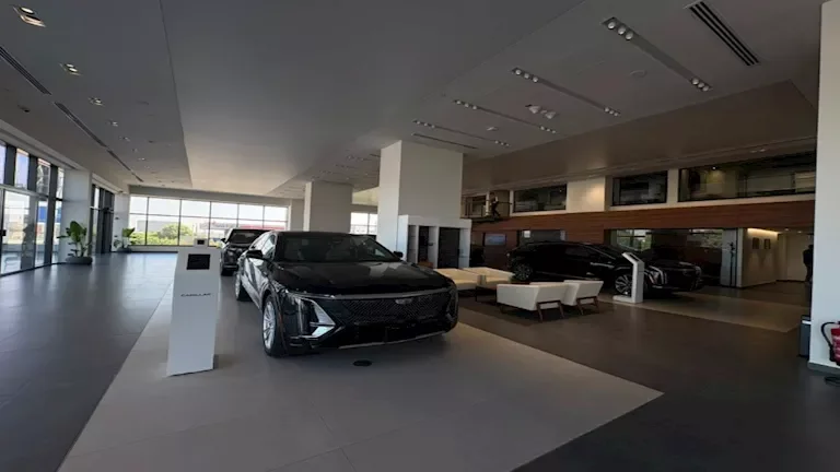 كاديلاك تكشف النقاب عن ESCALADE IQ وOPTIQ الكهربائيتين في مصر: الأسعار والتفاصيل الكاملة 1 كاديلاك تكشف النقاب عن ESCALADE IQ وOPTIQ الكهربائيتين في مصر: الأسعار والتفاصيل الكاملة