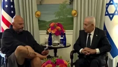 لقاء نتنياهو وسيناتور أمريكي يثير الجدل بفيديو "الشورت" والهاتف 2 لقاء نتنياهو وسيناتور أمريكي يثير الجدل بفيديو "الشورت" والهاتف