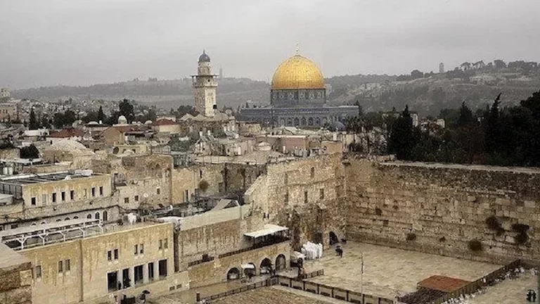 محافظة القدس: إقرار قانون المؤذن يثير مخاوف من تصعيد ديني