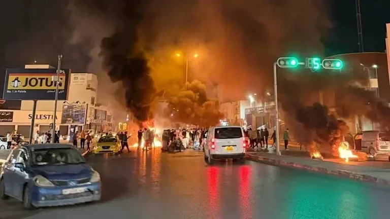 محتجون يغلقون وزارة الخارجية في طرابلس وسط تصعيد جديد 1 محتجون يغلقون وزارة الخارجية في طرابلس وسط تصعيد جديد
