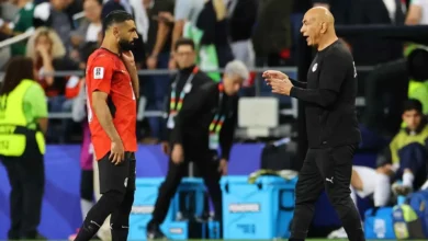 "محمد صلاح يعلق على علاقته بحسام حسن بطريقة لطيفة: 'بيضربنا بين الشوطين' (فيديو)" 2 "محمد صلاح يعلق على علاقته بحسام حسن بطريقة لطيفة: 'بيضربنا بين الشوطين' (فيديو)"
