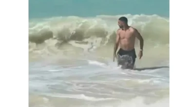 محمد صلاح يواجه الأمواج والجماهير في مشهد مثير (فيديو)