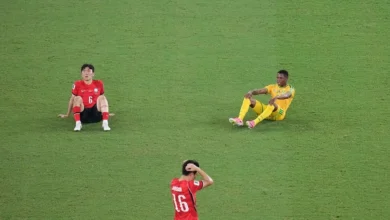 مدرب يظهر في المطار متنكراً ويعود هارباً إلى أمريكا بعد تلقيه تهديدات بالقتل إثر خروج منتخبه من المونديال