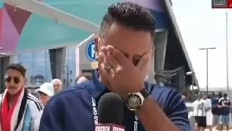 مراسل "بي بي سي" يبكي على الهواء بعد خروج مصر من كأس العالم 2026