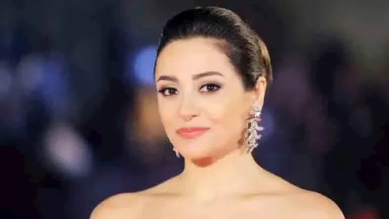 مريم حسن تتألق بإطلالة مميزة في لوك جري