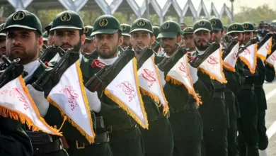 مسؤول أمريكي: الحرس الثوري يستهدف سفنًا تجارية بصواريخ في هرمز