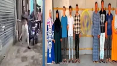 مشاجرة عنيفة بين عائلتين في بني سويف إثر اصطدام دراجة 3 مشاجرة عنيفة بين عائلتين في بني سويف إثر اصطدام دراجة