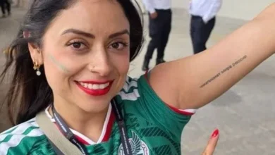 مشجعة مكسيكية تثير الإعجاب بوشم باللغة الروسية خلال كأس العالم 2026
