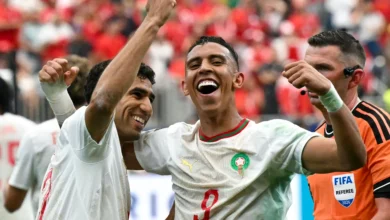 مطعم وجبات سريعة يسخر من لاعبي المغرب بسبب المنشفة قبل مواجهة فرنسا