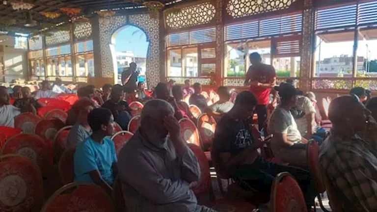 مقاهي جنوب سيناء تكتظ بالسياح قبل مباراة الفراعنة والأرجنتين 1 مقاهي جنوب سيناء تكتظ بالسياح قبل مباراة الفراعنة والأرجنتين
