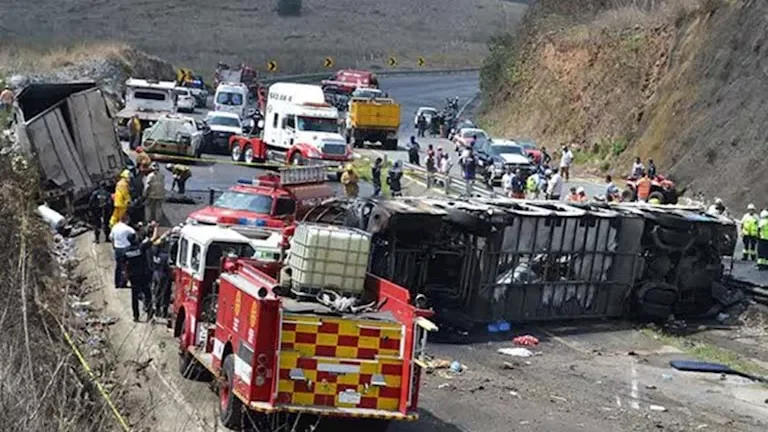 مقتل 9 وإصابة 10 بينهم أمريكيون في حادث سير بالمكسيك