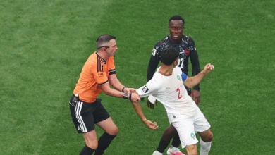 مواجهة نارية بين لاعبي المغرب وكندا تشهد طوفاناً من الإنذارات
