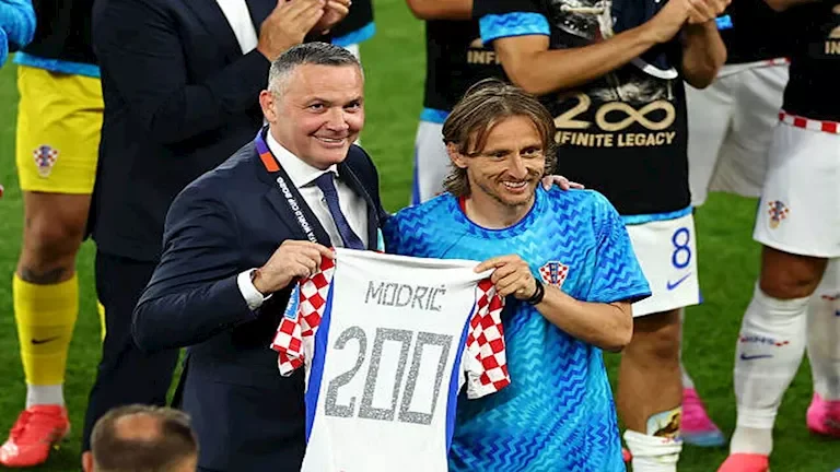 مودريتش يقترب من تجديد عقده مع ميلان الإيطالي وفقًا لتقارير صحفية 1 مودريتش يقترب من تجديد عقده مع ميلان الإيطالي وفقًا لتقارير صحفية